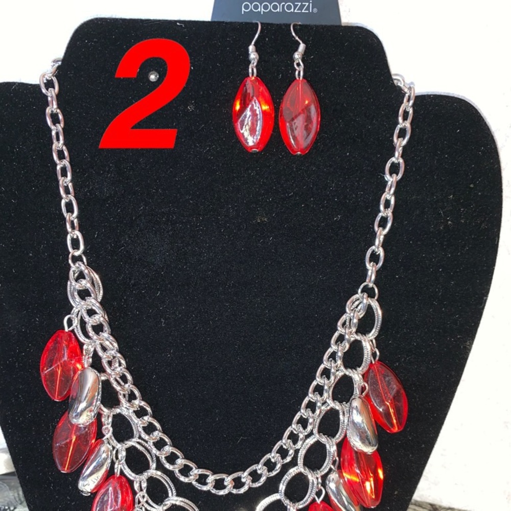 Red necklace - Picture 2 of 2